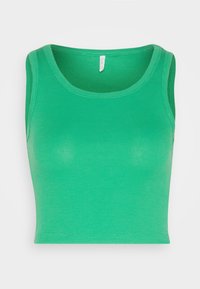 Top corto verde acanalado con cuello redondo y diseño sin mangas. La tela tiene una textura suave y una forma ajustada.