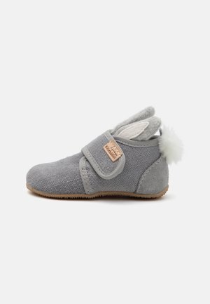 HEINRICH HASE  RASCHELND BABY KLETTVERSCHLUSS UNISEX - Papuci de casă - hellgrau