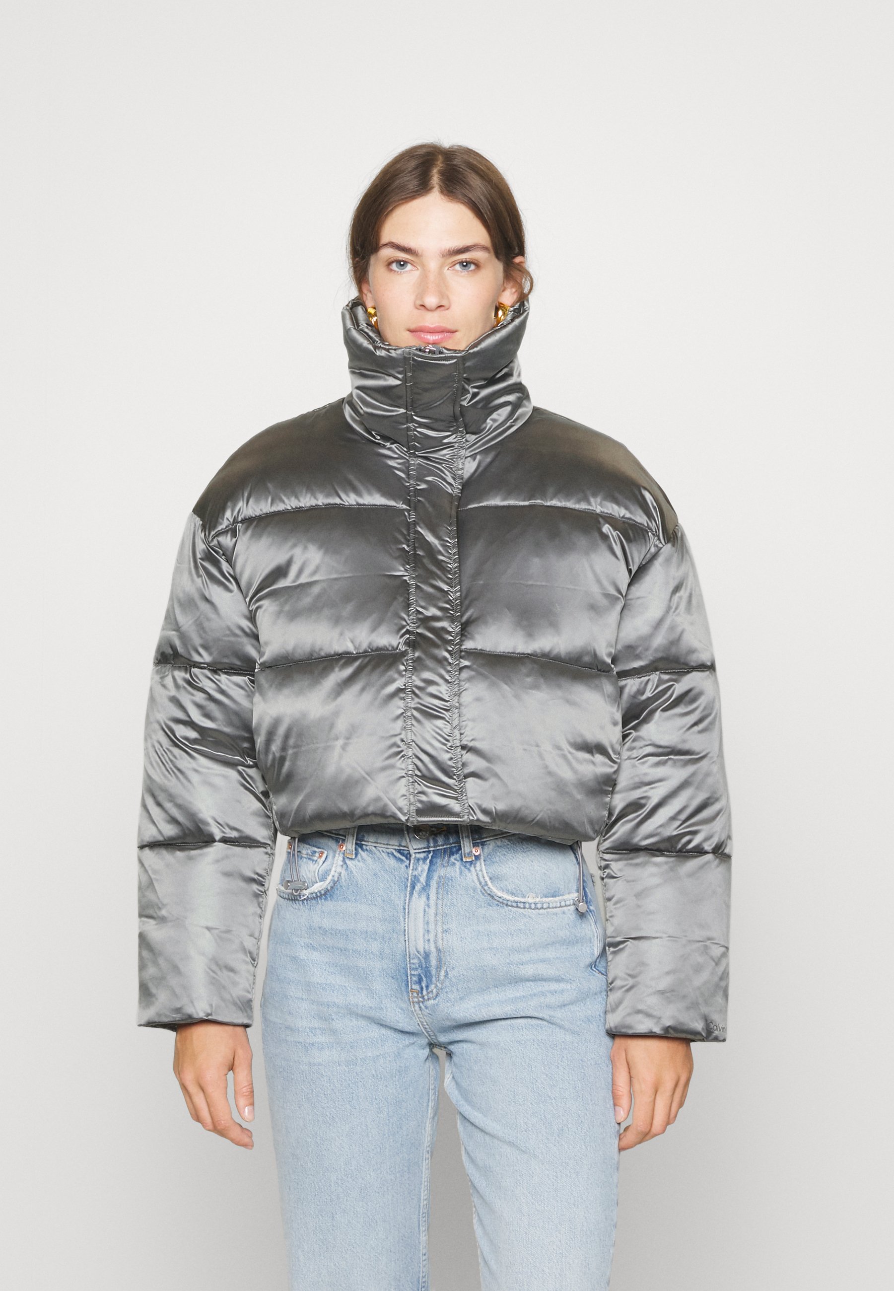 Descubrir 82+ imagen calvin klein cropped puffer coat Thptnganamst.edu.vn