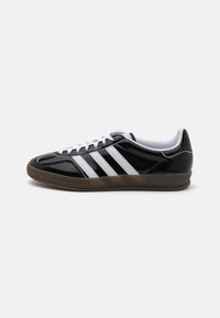 GAZELLE INDOOR UNISEX - Matalavartiset tennarit - core black/footwear white
