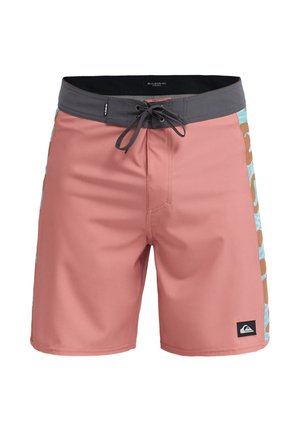 Herenzwembroek in koraalkleur met een grijze tailleband. Voorzien van een blauw-bruine patroon langs de zijkant en een trekkoordsluiting.