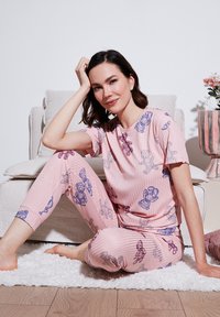 LELA REGULAR FIT - Pidžaamakomplekt - pink