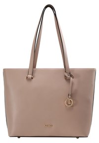 Jasnoróżowa torba typu tote z długimi uchwytami, złotymi okuciami i zawieszką z logo. Posiada usztywnioną konstrukcję i kontrastujące czarne krawędzie.