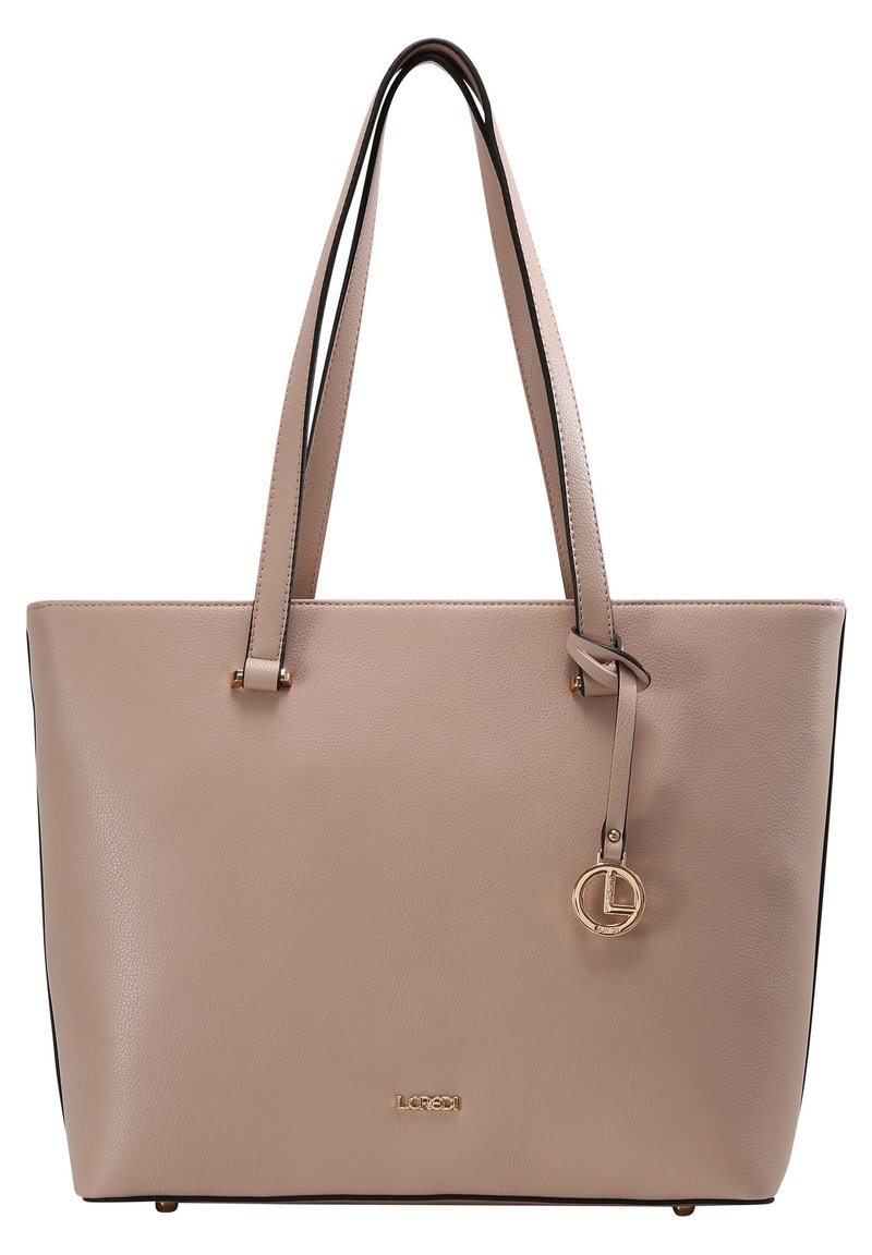 Jasnoróżowa torba typu tote z długimi uchwytami, złotymi okuciami i zawieszką z logo. Posiada usztywnioną konstrukcję i kontrastujące czarne krawędzie.