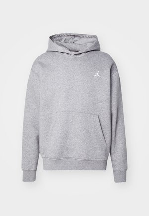 Grau Hoodie aus weichem Baumwollmix, mit Kängurutasche, gerippten Bündchen und einem kleinen weißen Logo auf der Brust. Einfaches Design.