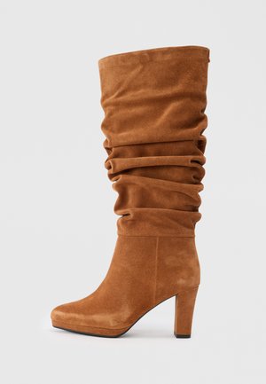High heeled boots - cognac