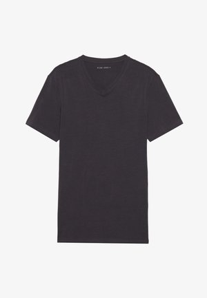 Tamsiai pilka V formos kaklo marškinėliai trumpomis rankovėmis, pagaminti iš minkštos medžiagos, su paprastu dizainu ir tiesia apačia, be raštų ar akcentų.