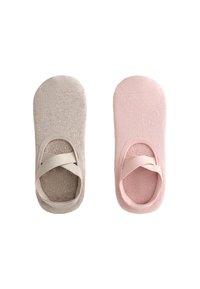 Två par balettliknande strumpor, en grå och en rosa, med mjukt tyg, elastiska korsremmar och texturerade sulor för grepp.