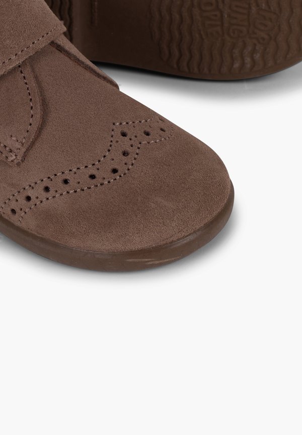 ADHERENTE ADORNO HEBILLAS – Lauflernschuh – topo