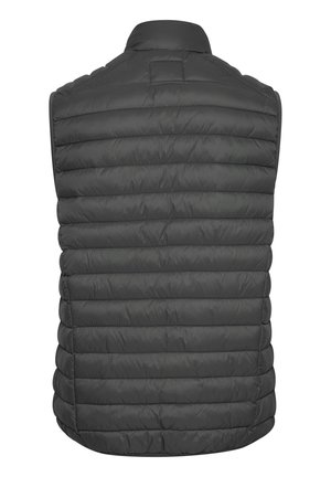 Harmaa pehmeä liivi korkean kauluksen kanssa, jossa on vaakasuuntainen tikkauskuvio ja sileä pinta. Takapuolelta näkyy pyöristetty helma.