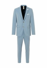 Costume bleu clair avec une finition texturée, veste à un bouton, deux boutons et un pochette. Pantalon slim assorti inclus.