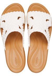 Crocs BROOKLYN  - Mules à talons - chalk