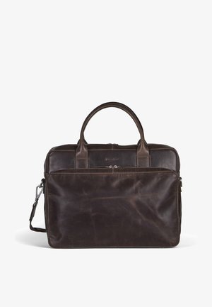 Brun læder laptop taske med dobbelt topgreb, frontlomme med lynlås og aftagelig skulderrem. Glat tekstur med en poleret finish.