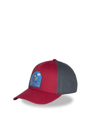Casquette de baseball avec devant et visière rouges, panneaux arrière gris, et un patch coloré représentant un personnage de dessin animé à l'avant.