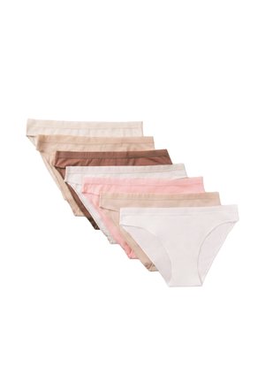 Sept paires de culottes bikini pour femmes dans un dégradé de tons neutres et roses, disposées en rangée diagonale sur fond blanc.