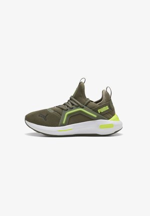 Pantofii sport de culoare verde măsliniu, cu parte superioară din plasă, talpă intermediară albă și accente de culoare verde neon. Au un logo negru și un design slip-on pentru o îmbrăcare ușoară.