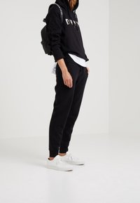 DKNY Luvtröja - black