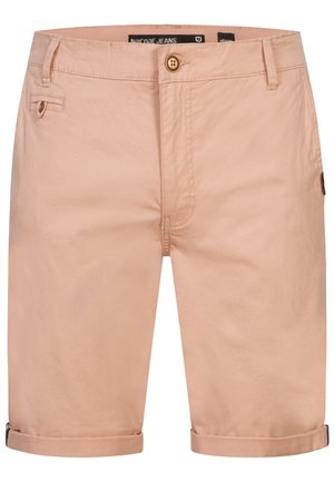 Pantaloncini chino da uomo di colore rosa chiaro con chiusura a bottone, passanti per cintura, piccola tasca frontale e orli risvoltati.