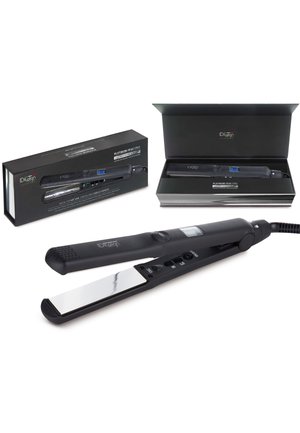 Plancha de pelo negra con pantalla digital, controles de temperatura y etiqueta impermeable, mostrada abierta, dentro de la caja y en la caja de embalaje.