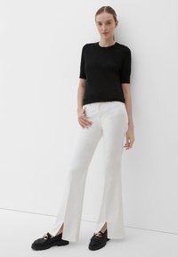 s.Oliver Pantalon classique - weiß