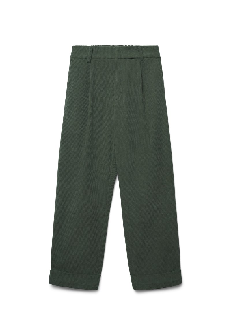 Dunkelgrüne Cordhosen mit hoher Taille, Falten, Gürtelschlaufen und umgeschlagenen Säumen, flach auf einem weißen Hintergrund ausgelegt.