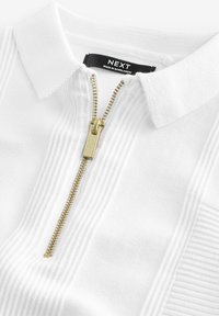 Next REGULAR FIT biały