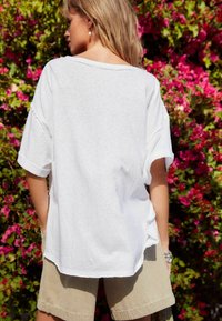 Next V-NECK LOOSE FIT - Tricou basic - white