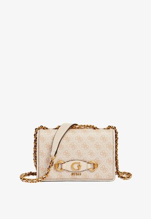 Beige Guess Umhängetasche mit goldenem Kettenriemen, wiederholtem Logos-Muster und goldenem „G“-Emblem auf der vorderen Klappe.