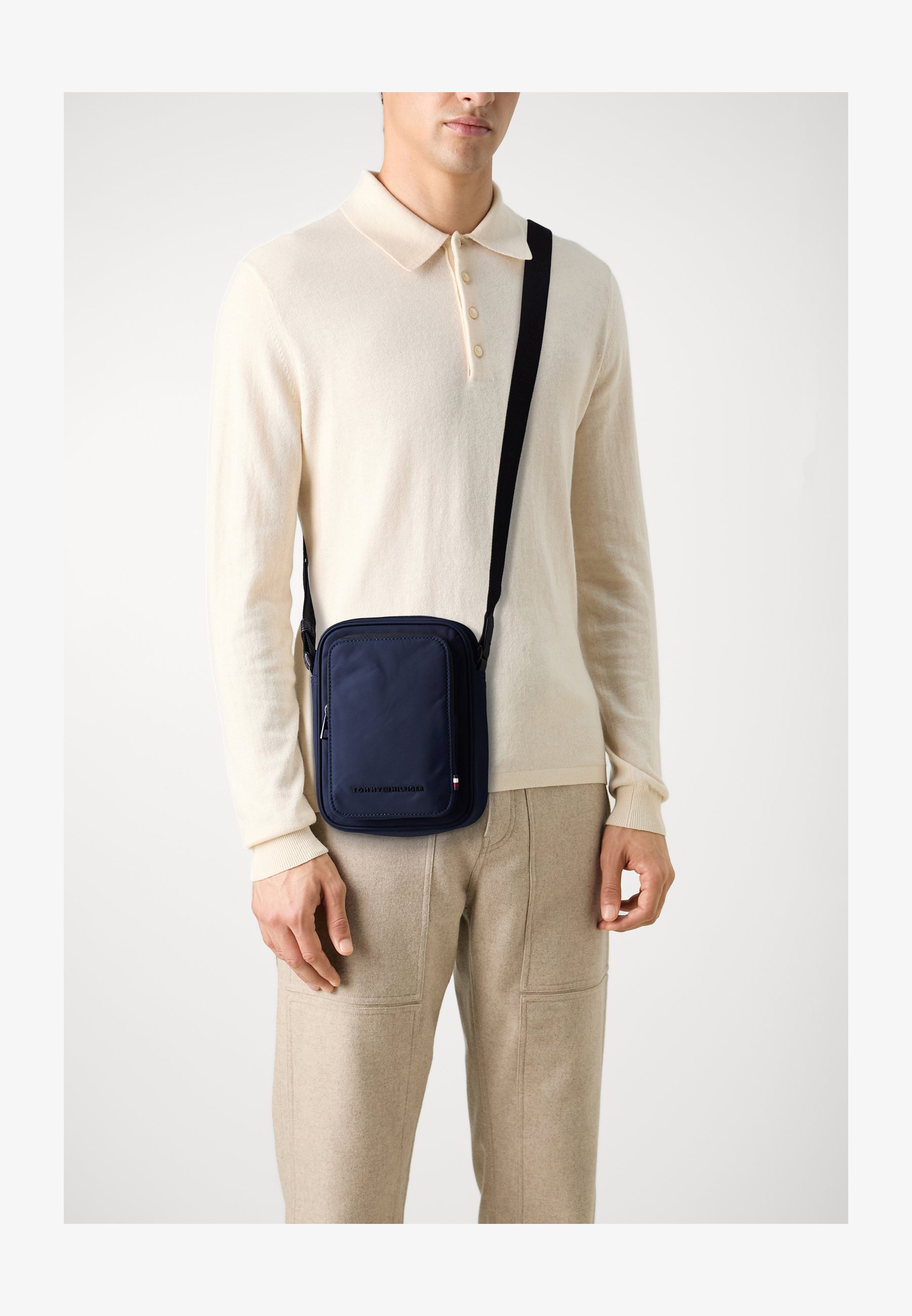 Gabol Borsa A Tracolla Reporter Unisex – Pratica E Durevole Con Tasche Multiple, Colore Unico, Taglia Unica Adulto