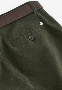 Next BELTED SLIM FIT - Chinot - khaki green