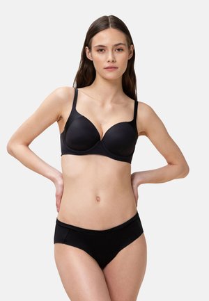 Schwarzer gepolsterter BH mit verstellbaren Trägern und passendem schwarzen Slip. Glatte Textur, nahtloses Design und minimalistischer Stil.