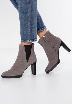 Bottines à talons hauts - brown