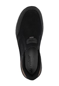 Zapato negro sin cordones con parte superior de cuero texturizado, que cuenta con una plantilla acolchada y una suela flexible, con el logotipo de Rieker.
