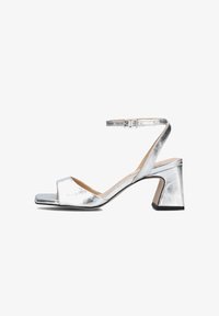 Unselected, skrech zilver