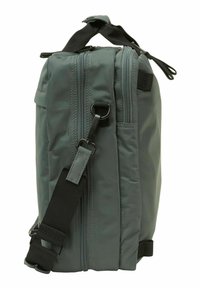 Kompakte graue Reisetasche mit zwei Reißverschlussfächern, verstellbarem schwarzen Schultergurt und Tragegriff an der Oberseite.