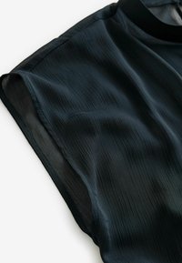 Thumbnail Image 6