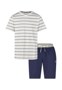 Weißes T-Shirt mit kurzen Ärmeln und marineblauen horizontalen Streifen, kombiniert mit marineblauen Shorts mit einem grauen elastischen Bund und Kordelzug.