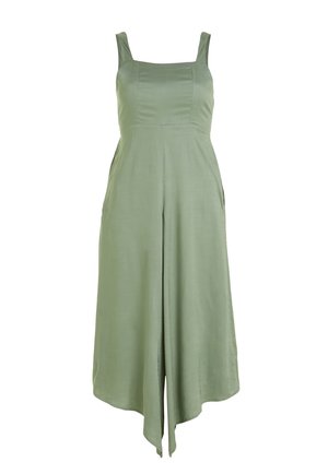 Combinaison de couleur vert sauge avec un décolleté carré, des bretelles fines, des poches latérales et une coupe ample, présentant un design fluide et une texture douce.