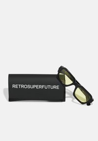 RETROSUPERFUTURE CARO UNISEX - Ochelari de soare - senape