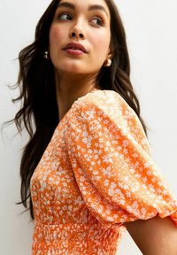 New Look FLORAL SHIRRED WAIST  - Blouse - orange