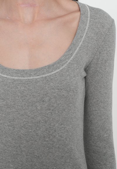CLOSED FLAT LOCK LONG SLEEVE - Pikkade varrukatega topp - light grey
