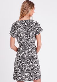 Cache Cache GERADES MIT KURZEN ÄRMELN - Freizeitkleid - noir