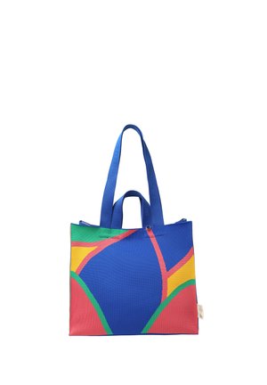 Válltáska kék fogantyúkkal, melyen absztrakt, kék, piros, sárga és zöld mintázat látható fehér háttéren.