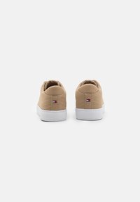 Tommy Hilfiger Tossud - beige