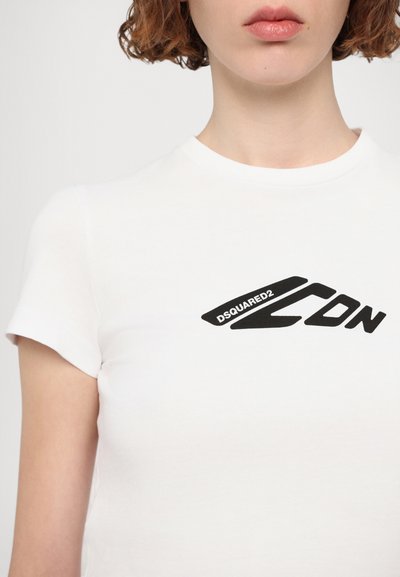 T-shirt en coton blanc à manches courtes arborant un design de logo noir "DSQUARED2 CDN" sur la poitrine.