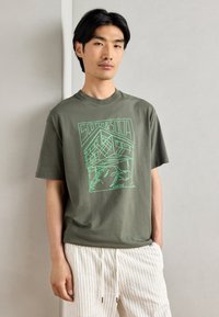Scotch & Soda RELAXED FIT LOGO - Print T-shirt - thyme