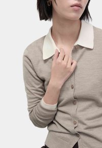 Marks & Spencer CREW NECK - Strickjacke - cappuccino
