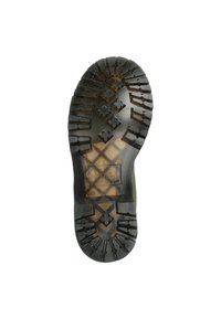 Suela de bota con profundas estrías, material de goma negra, patrones hexagonales y de diamante, y un logo embosado que indica resistencia al agua.