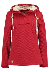 Rød pullover-jakke med prikkemønster, hætte, halv lynlås foran, snøretilslutning og et lille logo-patch på siden. Lavet af letvægtsstof.