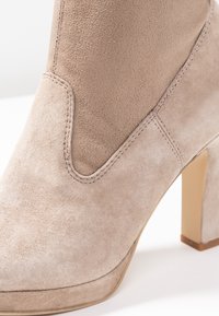 Pier One Bottines à talons hauts - taupe